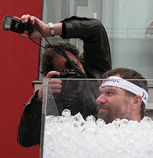 Wim Hof Atemtechnik Kältethermogenese-Weltrekord-Eisbad